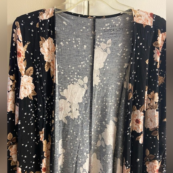 Torrid super soft knits black floral open front cardigan drape front 1X - Picture 4 of 8